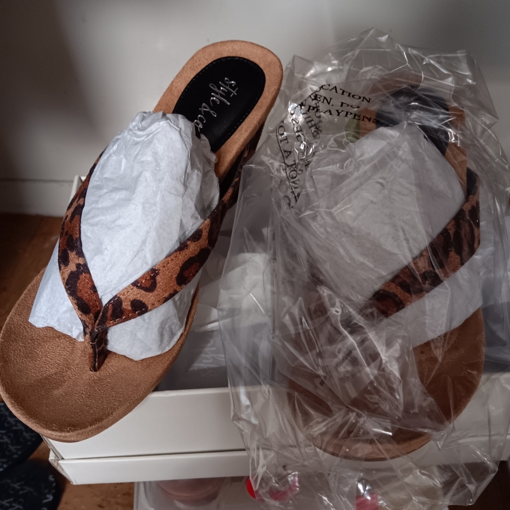 Woman open sandals  chickleft leopard 5.5
